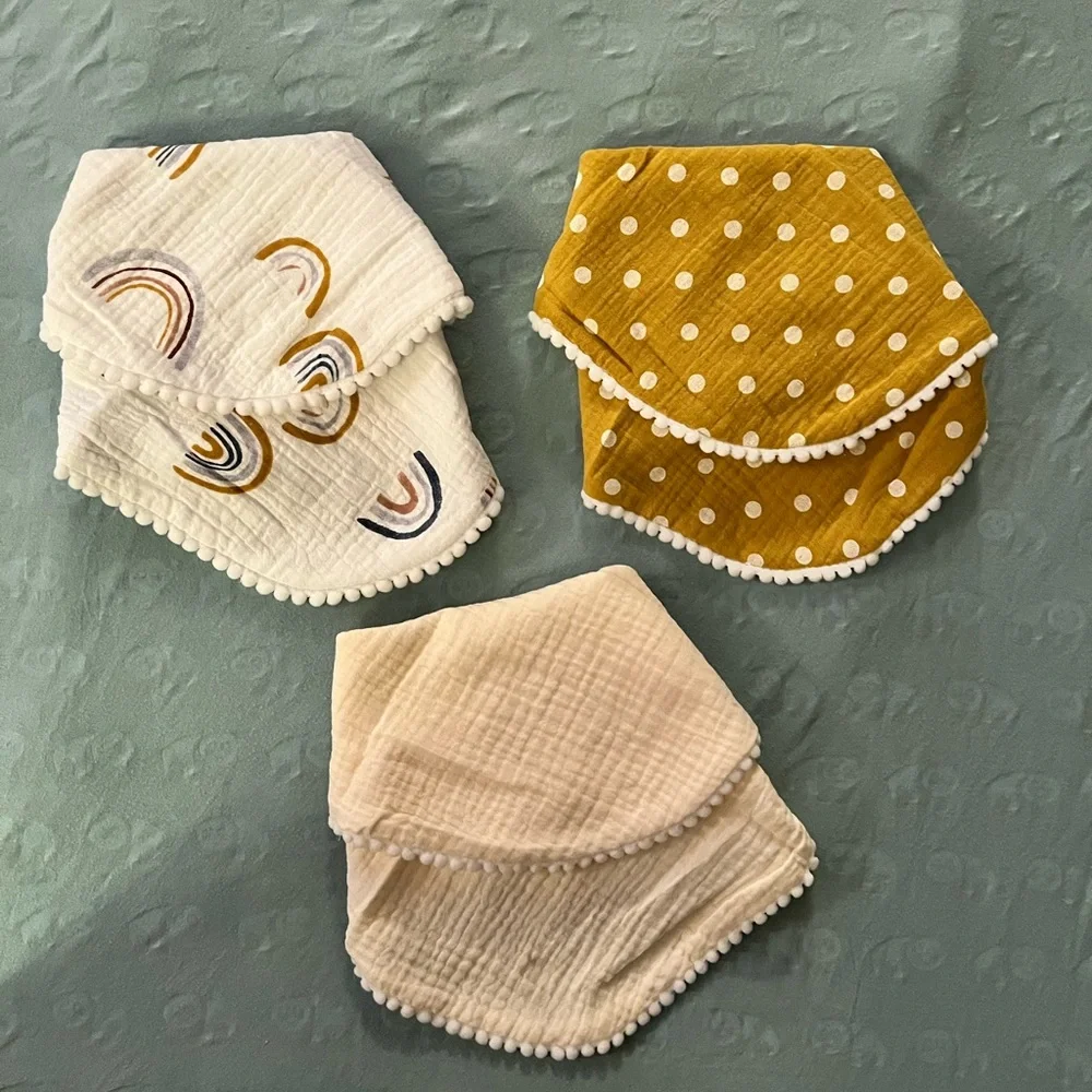 Pompom bibs 2 in 1 bib and face cloth
